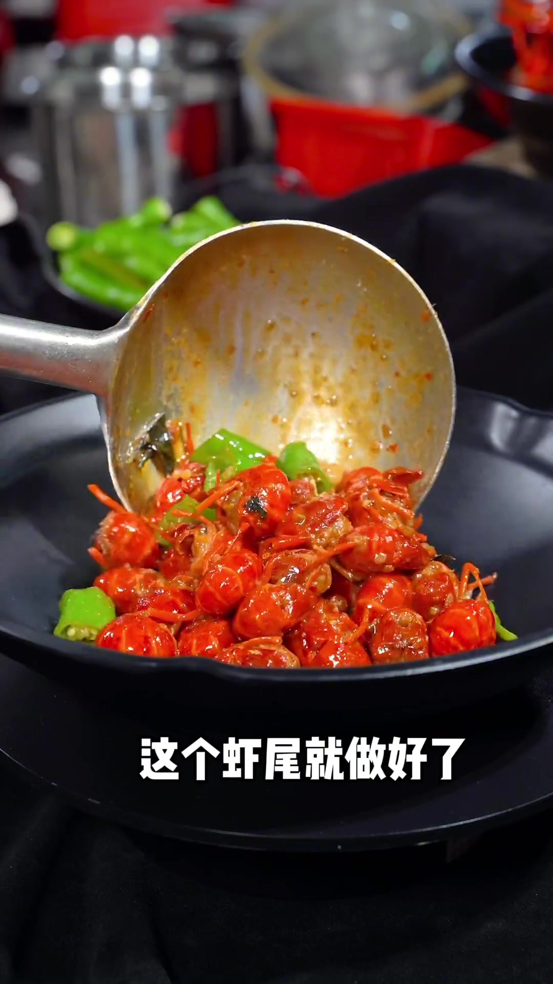 很多人爱吃小龙虾,好吃做法很简单