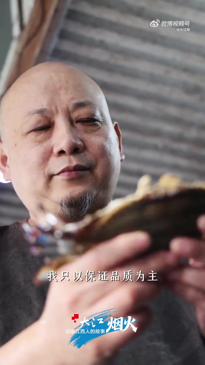 「大江烟火|车马快了,烟火淡了,老梅的坚持没变」在南昌市红谷滩江报路“藏着”一家火锅店,店