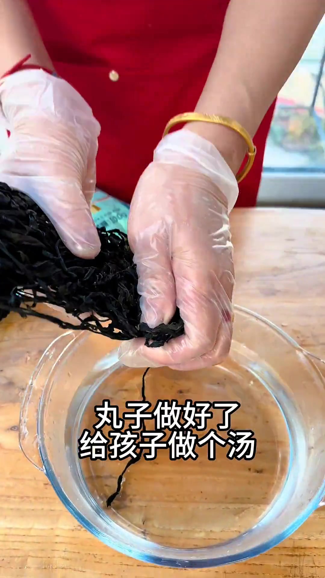 婆婆做的墨鱼丸子又弹又嫩,好吃到爆!