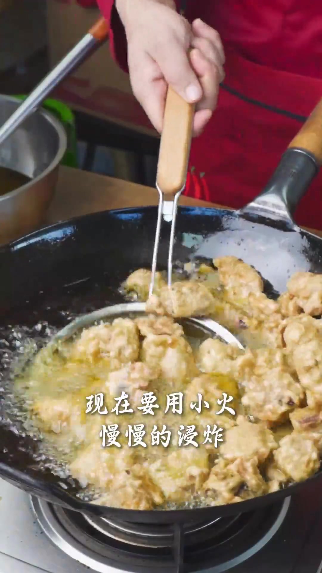 无辣的乐山清汤排骨面，汤鲜肉香备受青睐