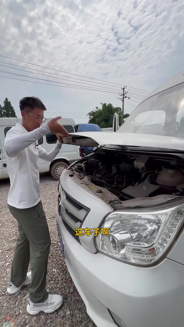 一台面包车的价格带走康明斯发动机的面包车