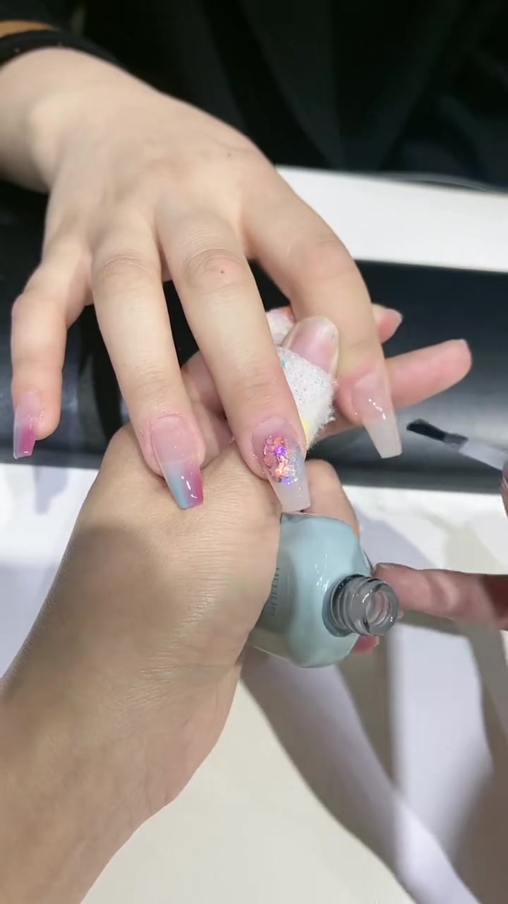 梦中情裸乌梅子酱气泡冰蓝
