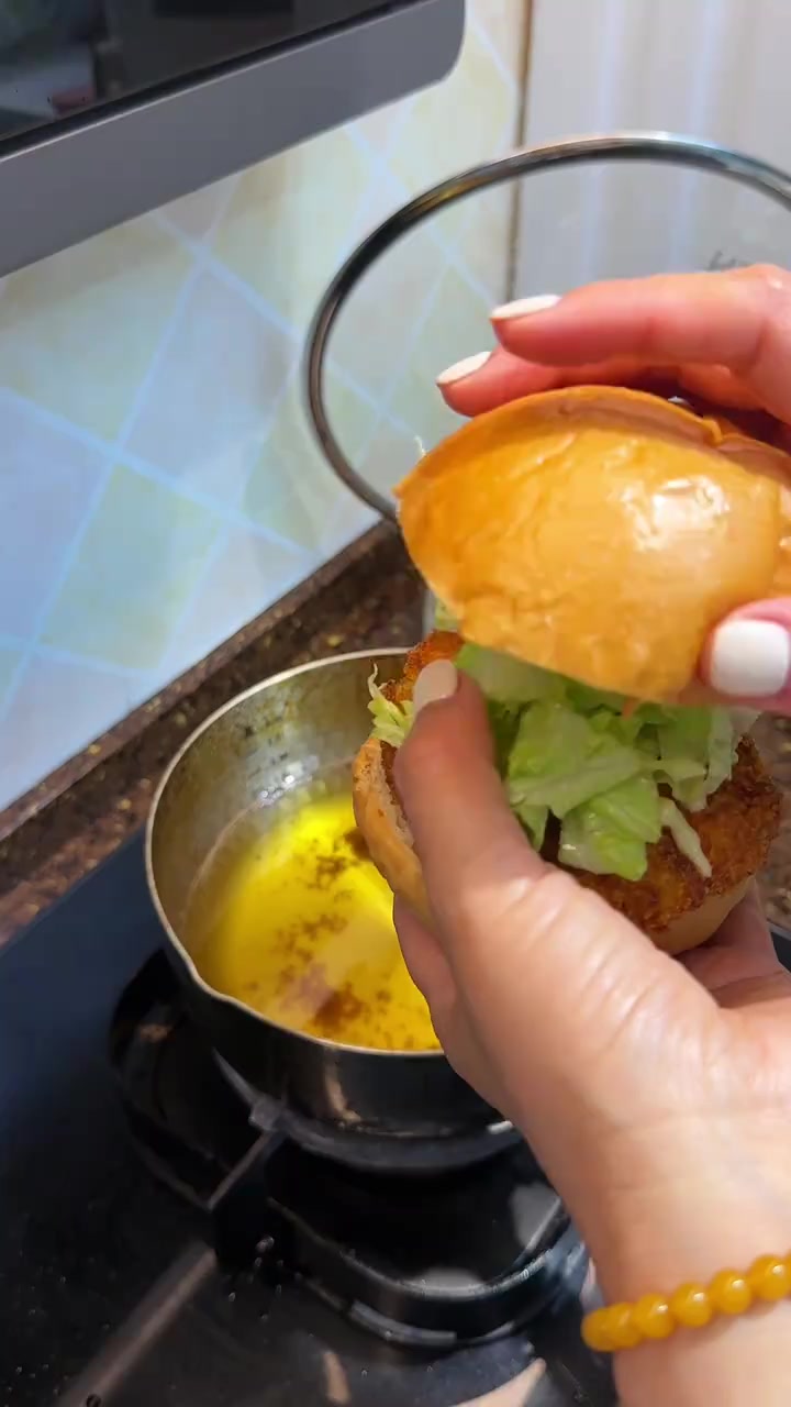 自制田园汉堡，再加上一碗芙蓉汤，开启美好的一天～