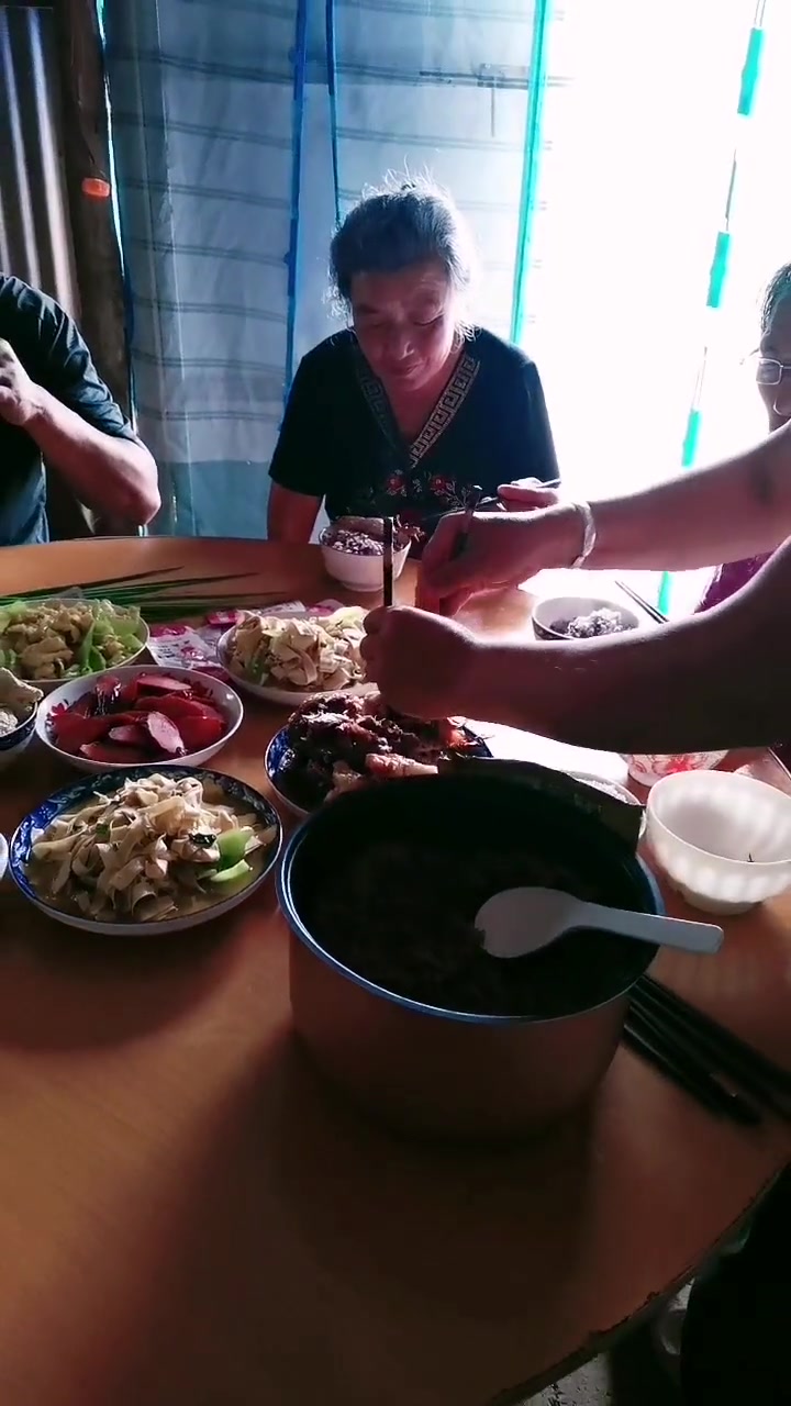 酒瓶子里吃的是什么?