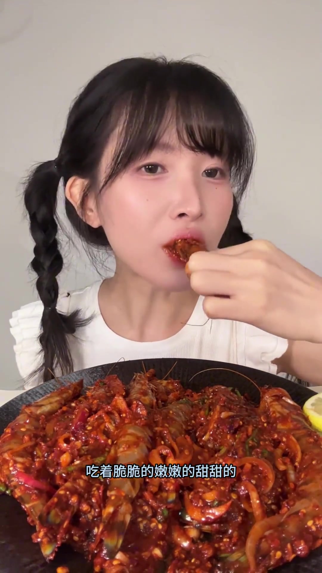 又脆又糯的辣酱生腌斑节虾，超好吃！