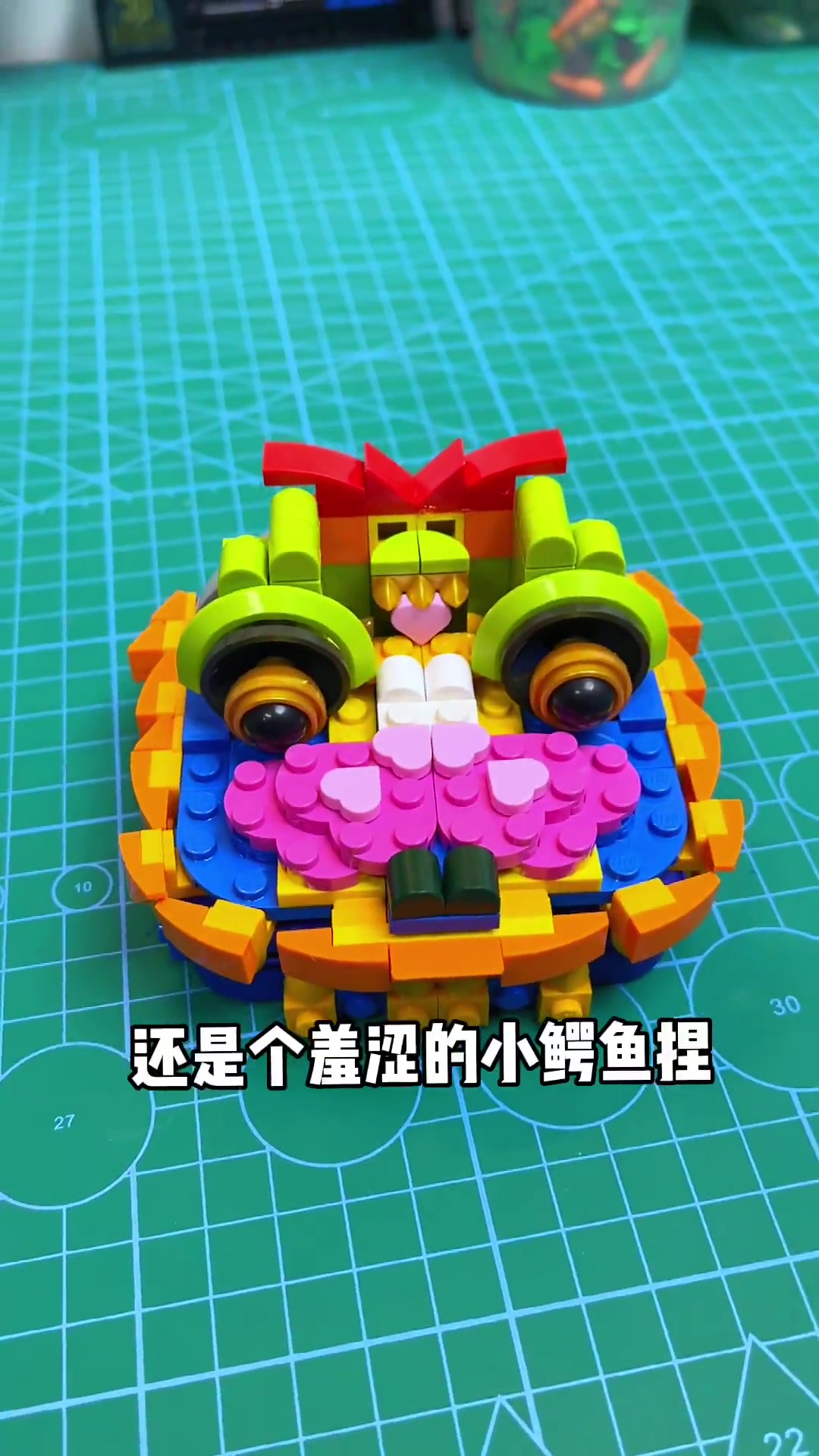 捡到一个手机壳，用乐高改造成“鳄鱼挎包”
