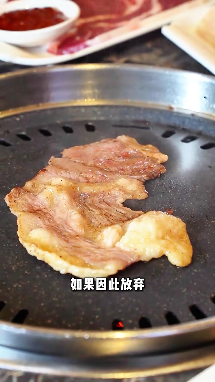 在中国的美食江湖中齐齐哈尔烤肉的地位是无可替代的