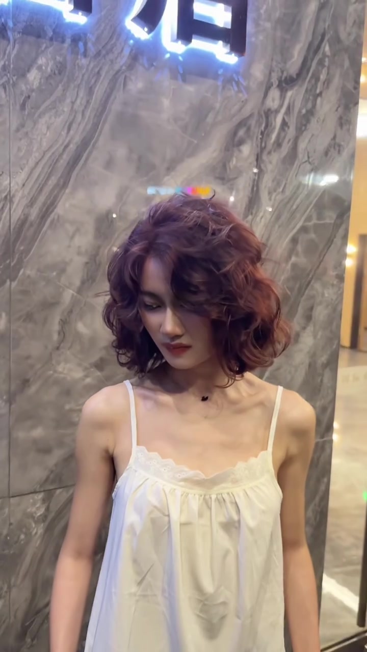 很多人不会烫蛋蛋卷，今天一个视频教会你，建议点赞收藏起来多看几遍，绝对对你有所帮助……