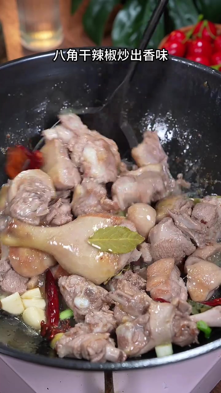 啤酒鸭，我认为鸭肉最好吃的做法就是啤酒鸭了，香辣入味，开胃又下饭