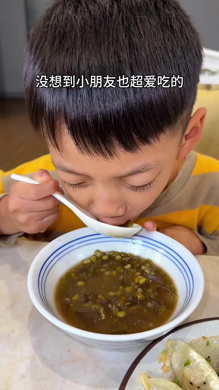 自从去潮汕喝了这碗绿豆汤,一直忘不了!加上薯粉粒,QQ弹弹的,太好吃了 绿豆汤 糖水 潮汕