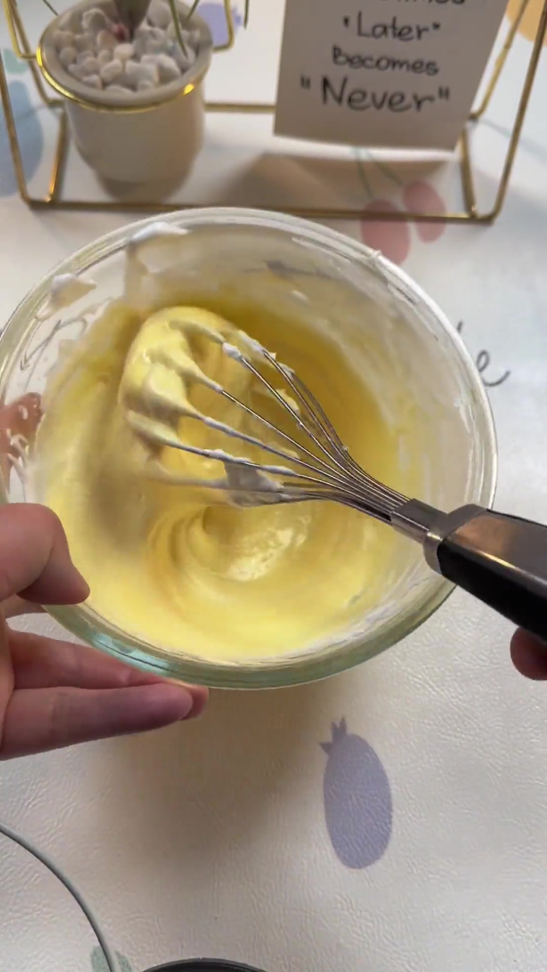 炼乳迷你纸杯蛋糕，口感比起普通纸杯蛋糕更加柔软香甜，奶香味浓郁