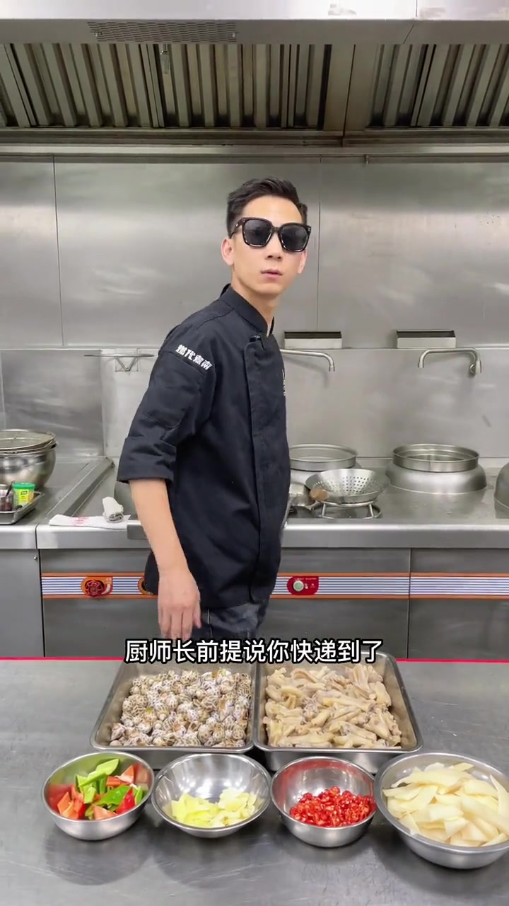 风靡全球的广西名菜酸笋田螺鸭掌煲