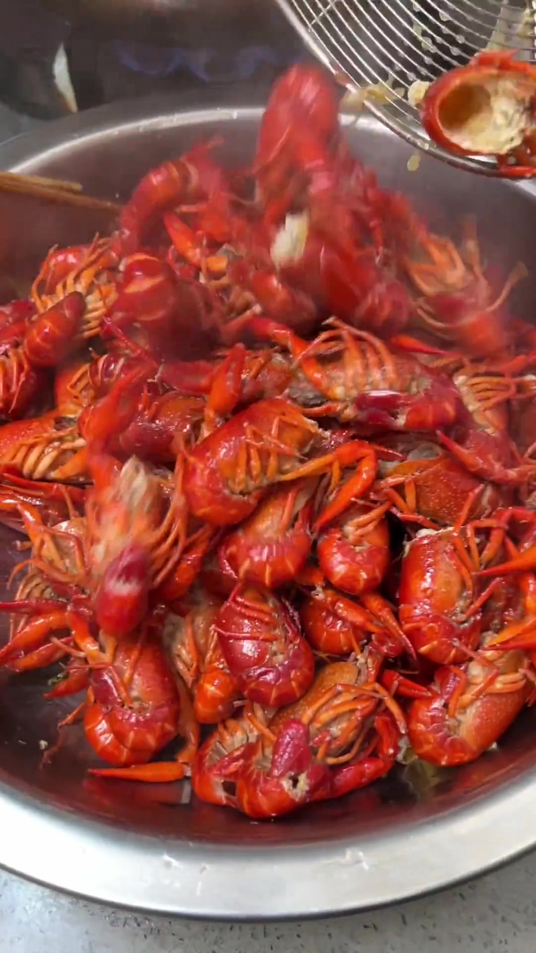 九斤小龙虾做蒜香麻辣味，蒜香扑鼻麻辣过瘾