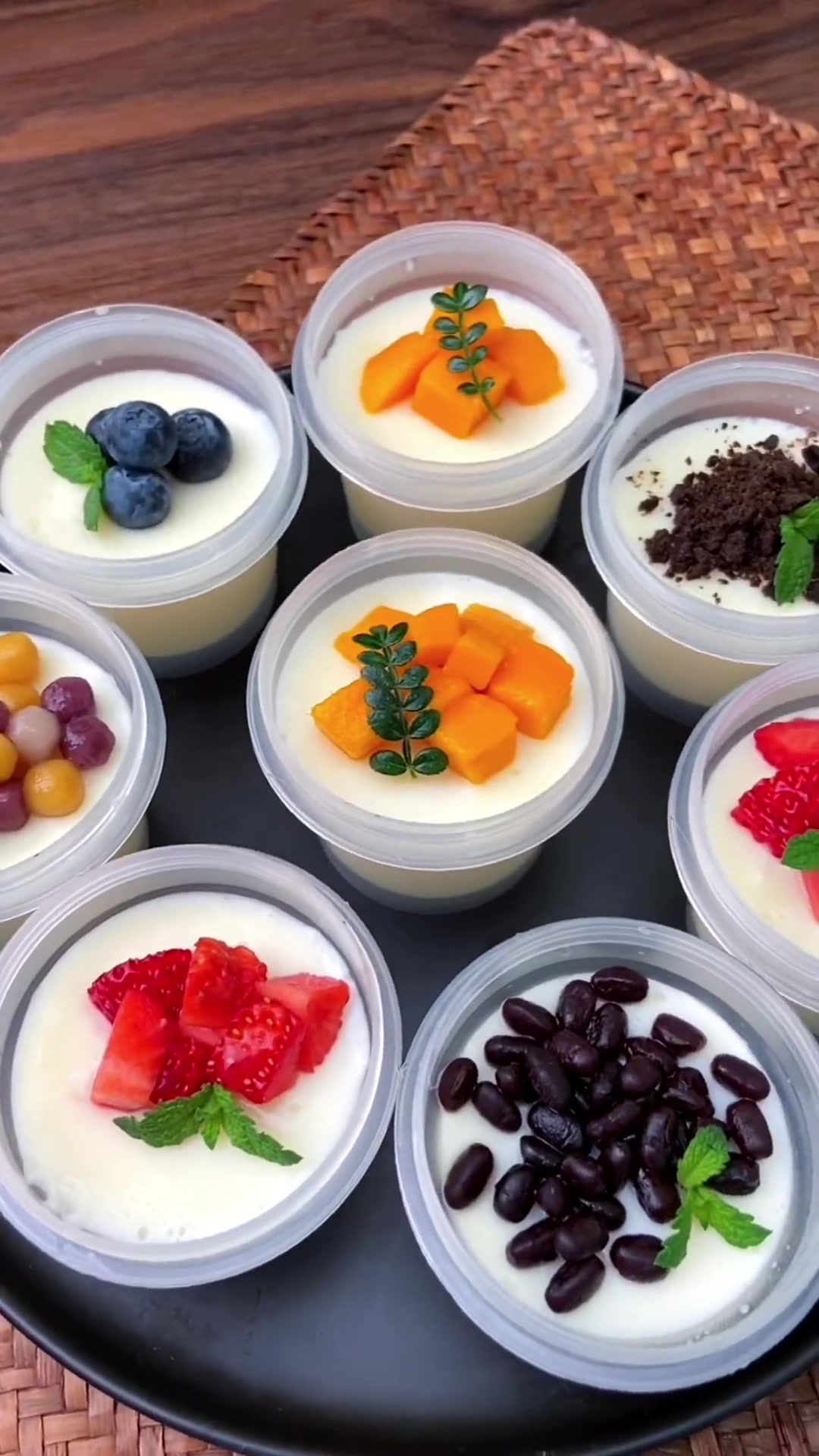 夏天到了，在家做一份双皮奶，做法简单，口感顺滑，孩子超爱吃，味道不输甜品店的