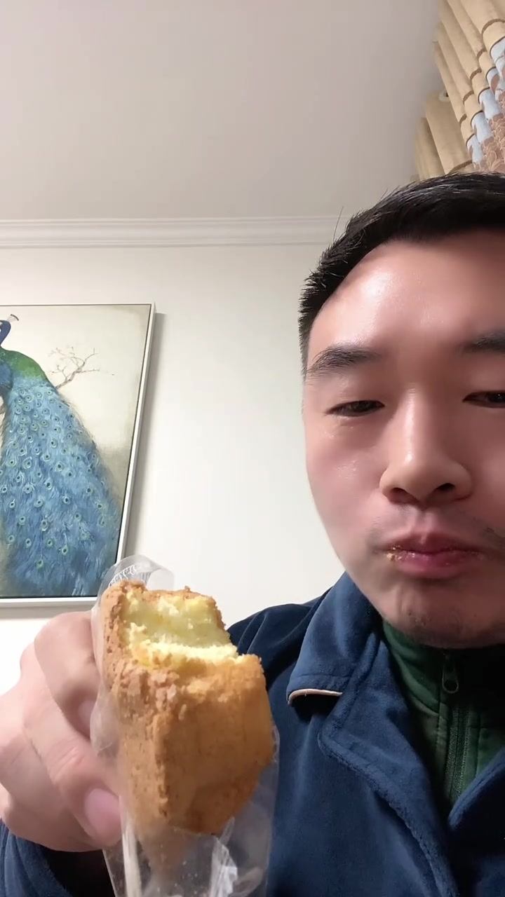 老母家脆皮蛋糕,还是记忆中的味道,因为不添加一滴水,纯鸡蛋和老手艺,一口酥的掉渣,独立包装