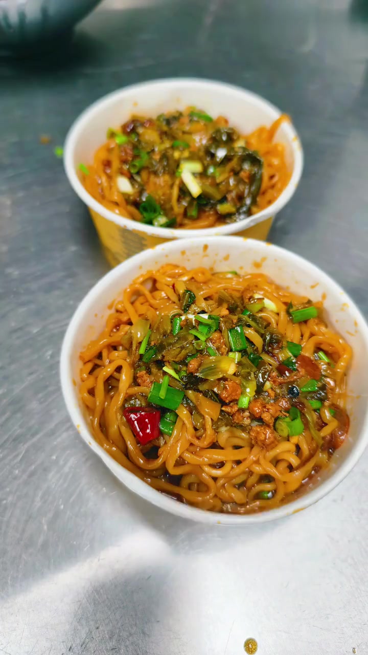 浙江台州开23年面馆,年入60多万靠特色拌面汁