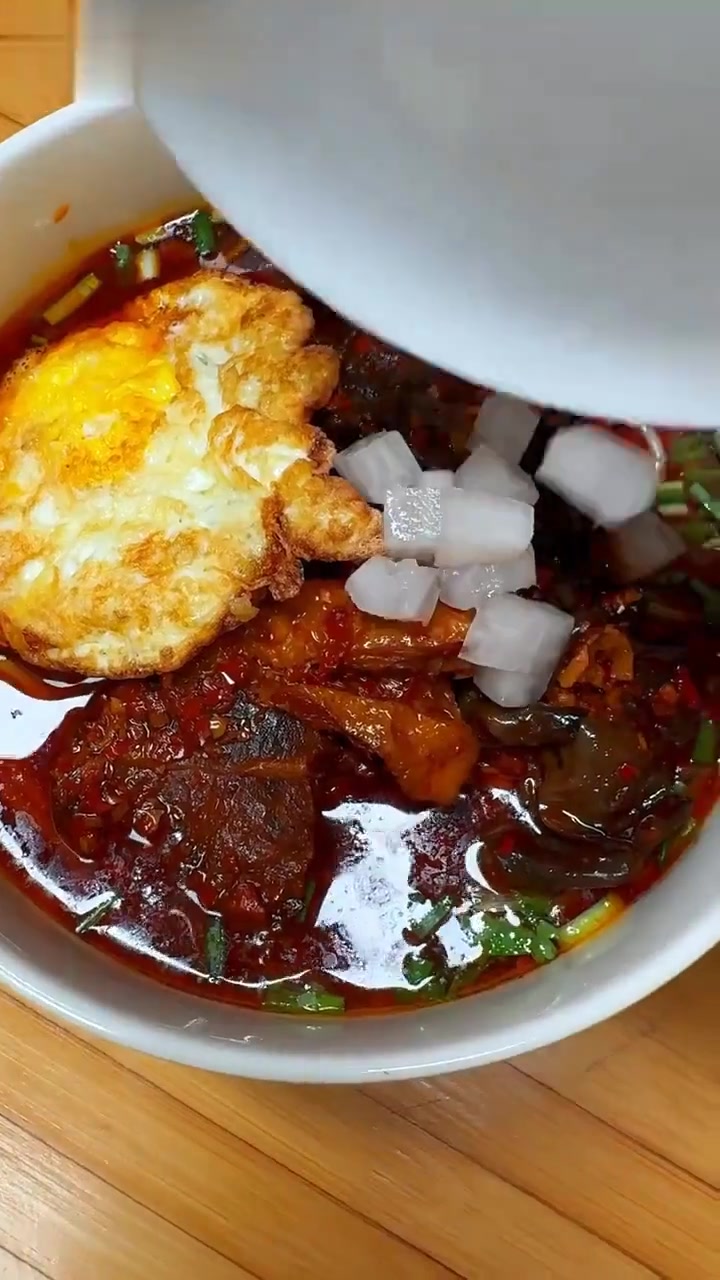 小学生在家尝遍全国粉面，湖南娄底新化红油牛肉粉来袭