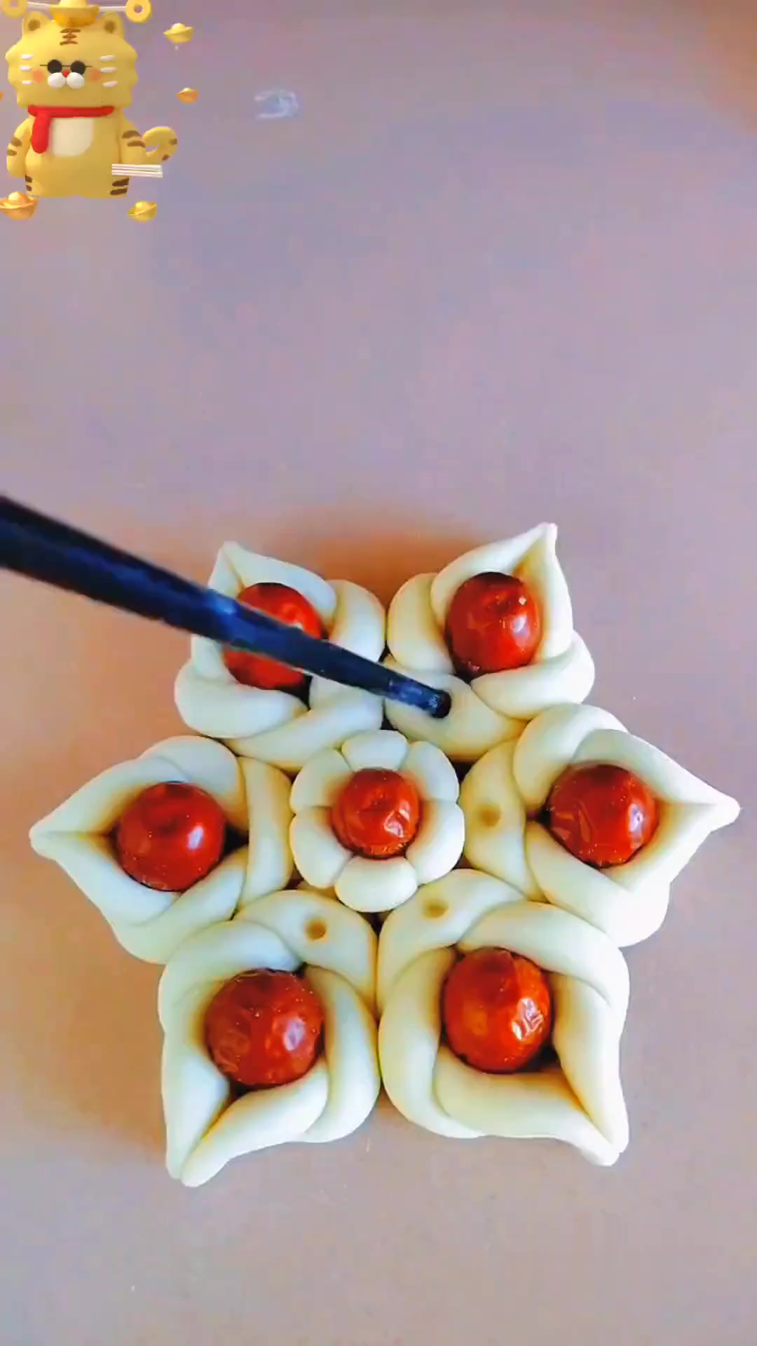 手把手教姐姐做简单雪花枣花馍，快收藏学习！