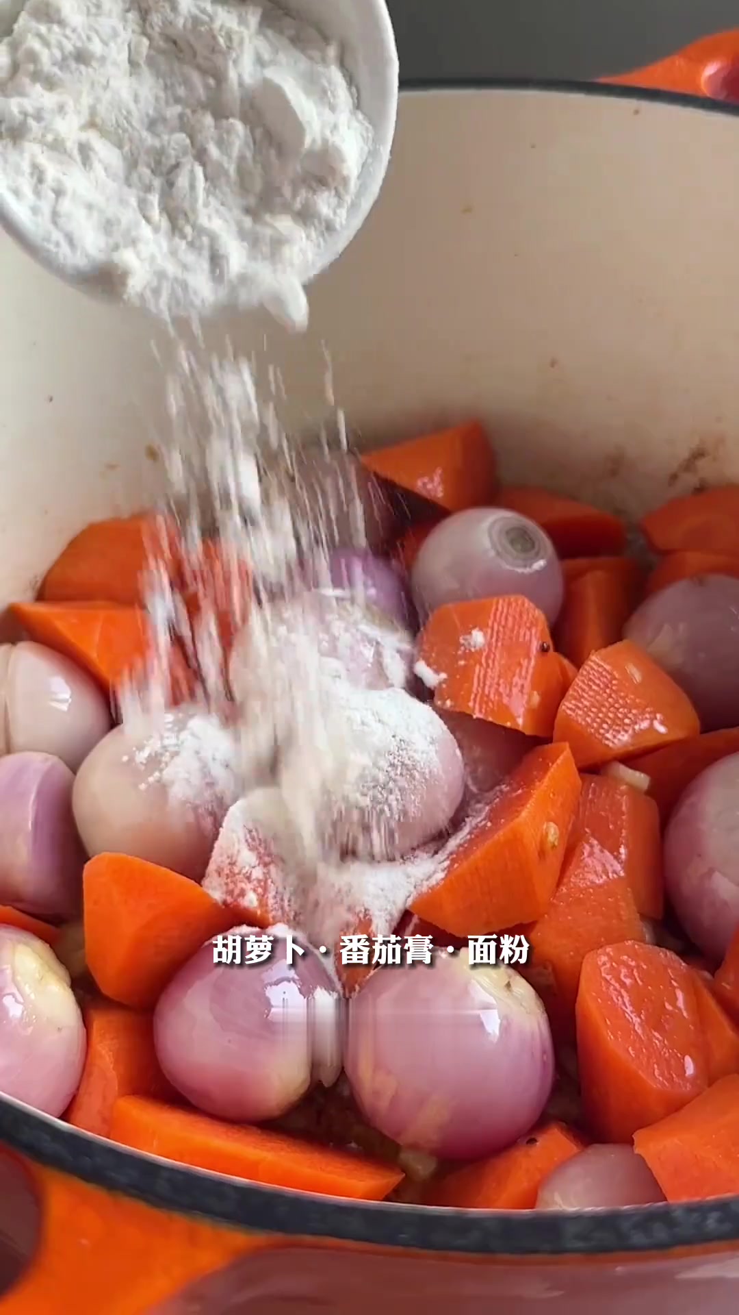 法式红酒烩鸡来试试不一样的鸡腿美味吃法吧