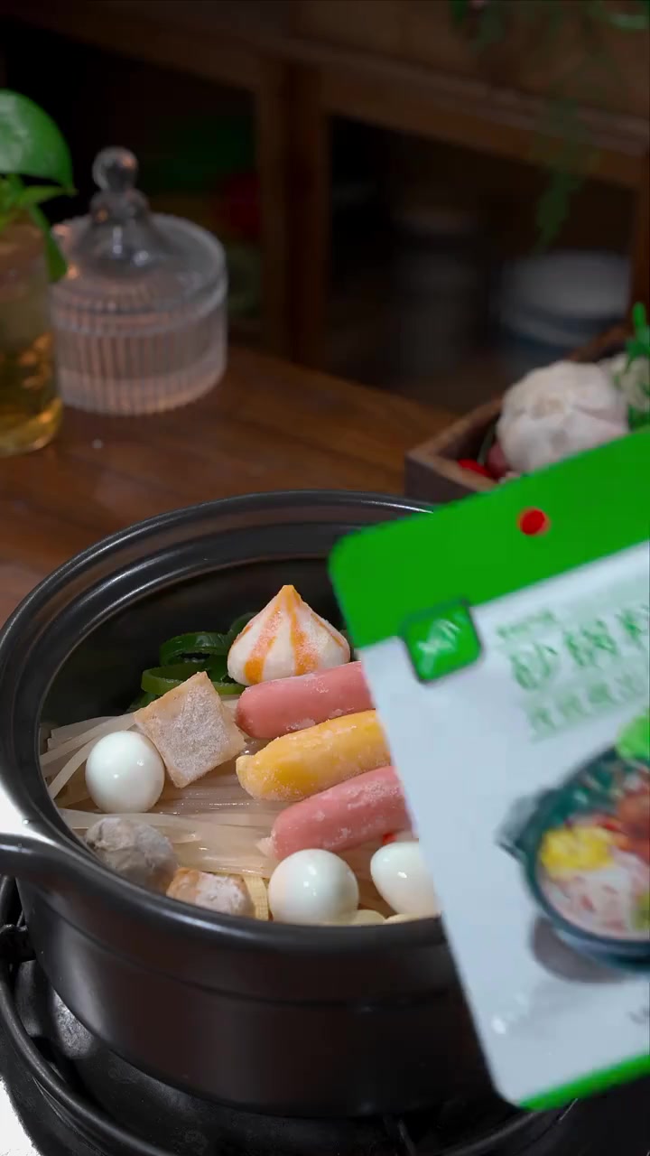 天气寒冷，就想吃这个香喷喷热乎乎的老式砂锅麻辣烫，做法简单