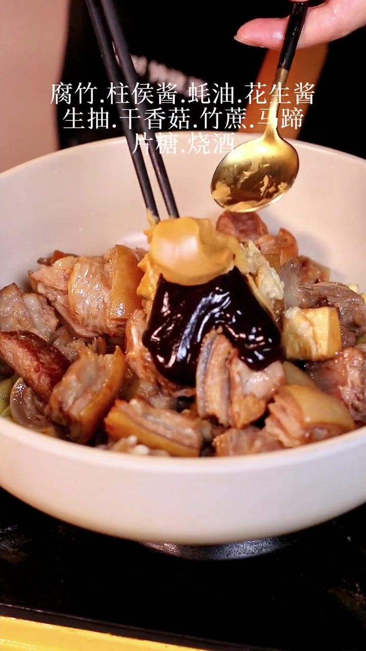 “支竹羊腩煲”好吃到上头，香味浓郁去寒暖胃，详细做法步骤告诉你