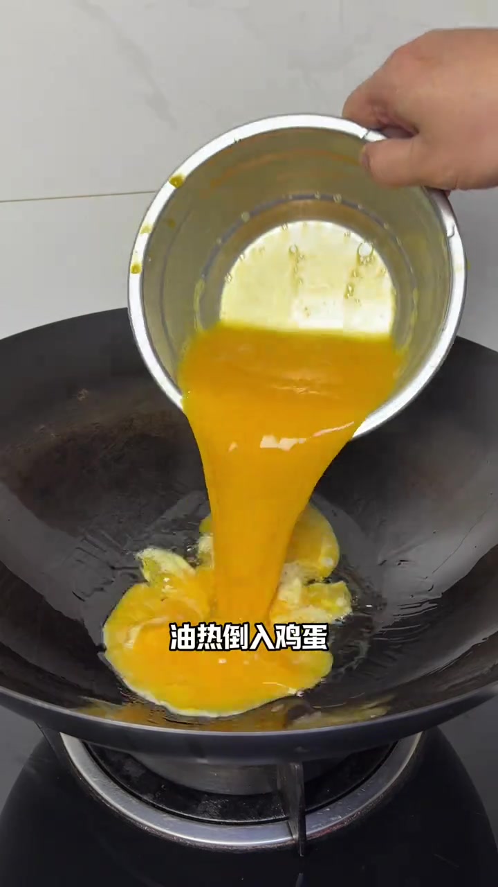 地皮菜炒鸡蛋，口感清香风味独特