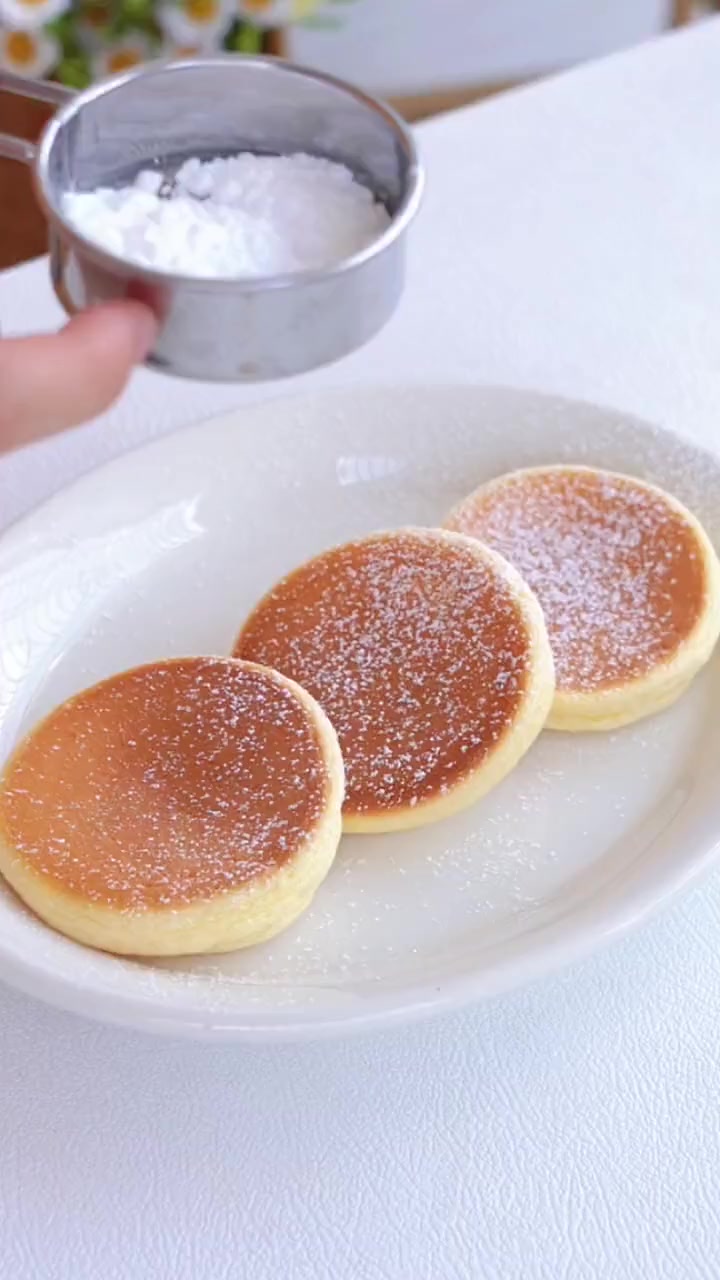 超火的舒芙蕾小蛋糕～只要有平底锅就可以轻松搞定～材料也非常简单～