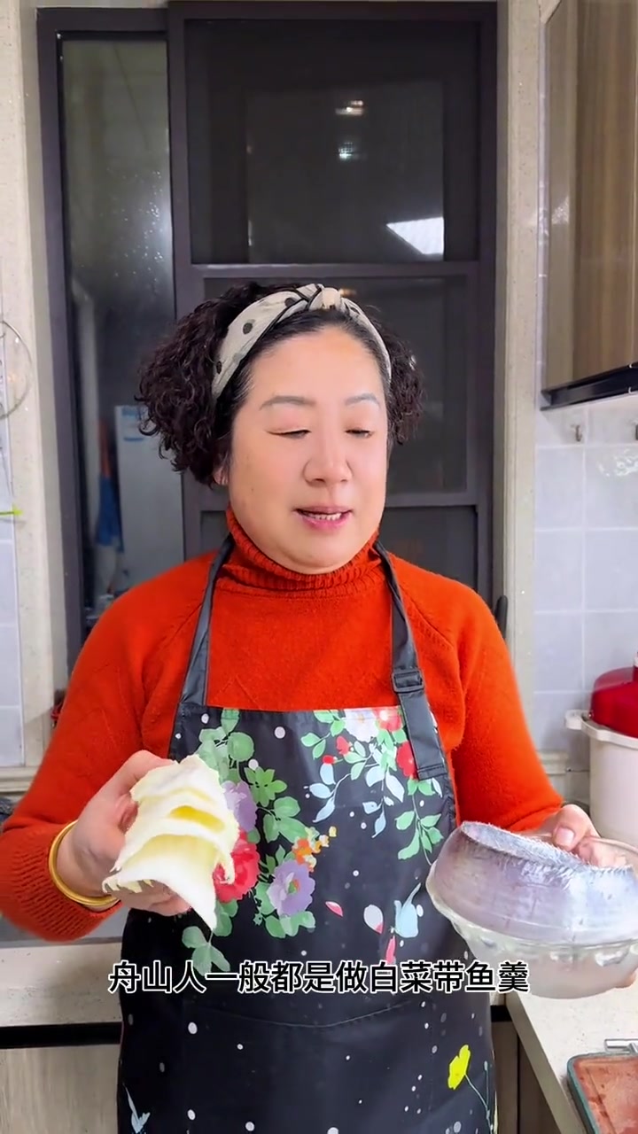 今天做一道大白菜烧带鱼，儿媳妇和孙女都说巨好吃，推荐给大家试一试