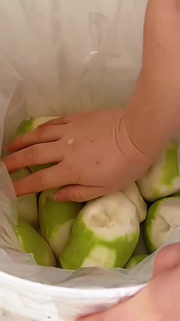 这样腌咸菜疙瘩，又白又脆口感好，不长白毛