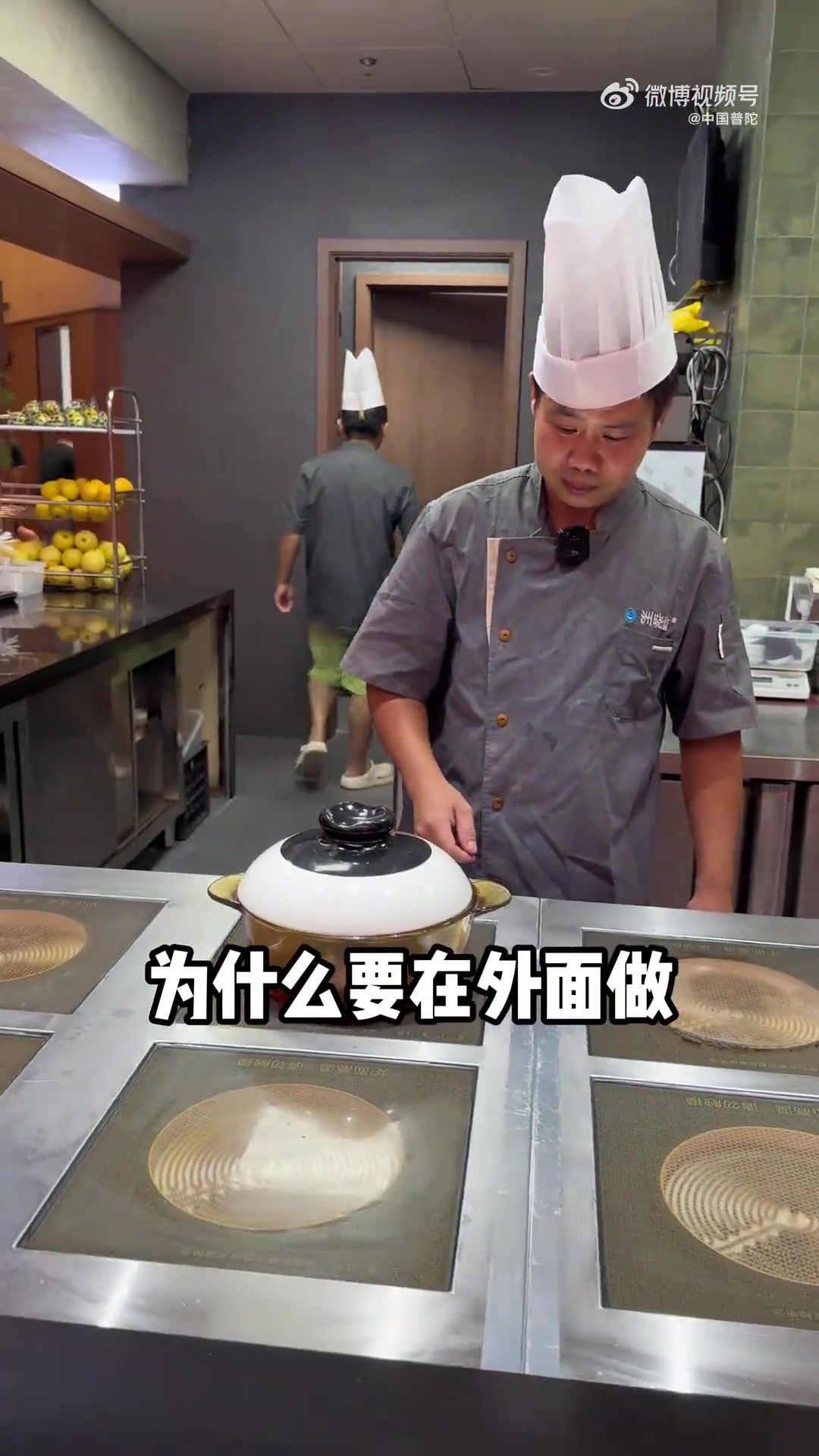 舟山带鱼油脂丰富、肉质细嫩，经自制香油浸润后，每一口都是鲜香暴击 明厨亮灶看得见的真材实料