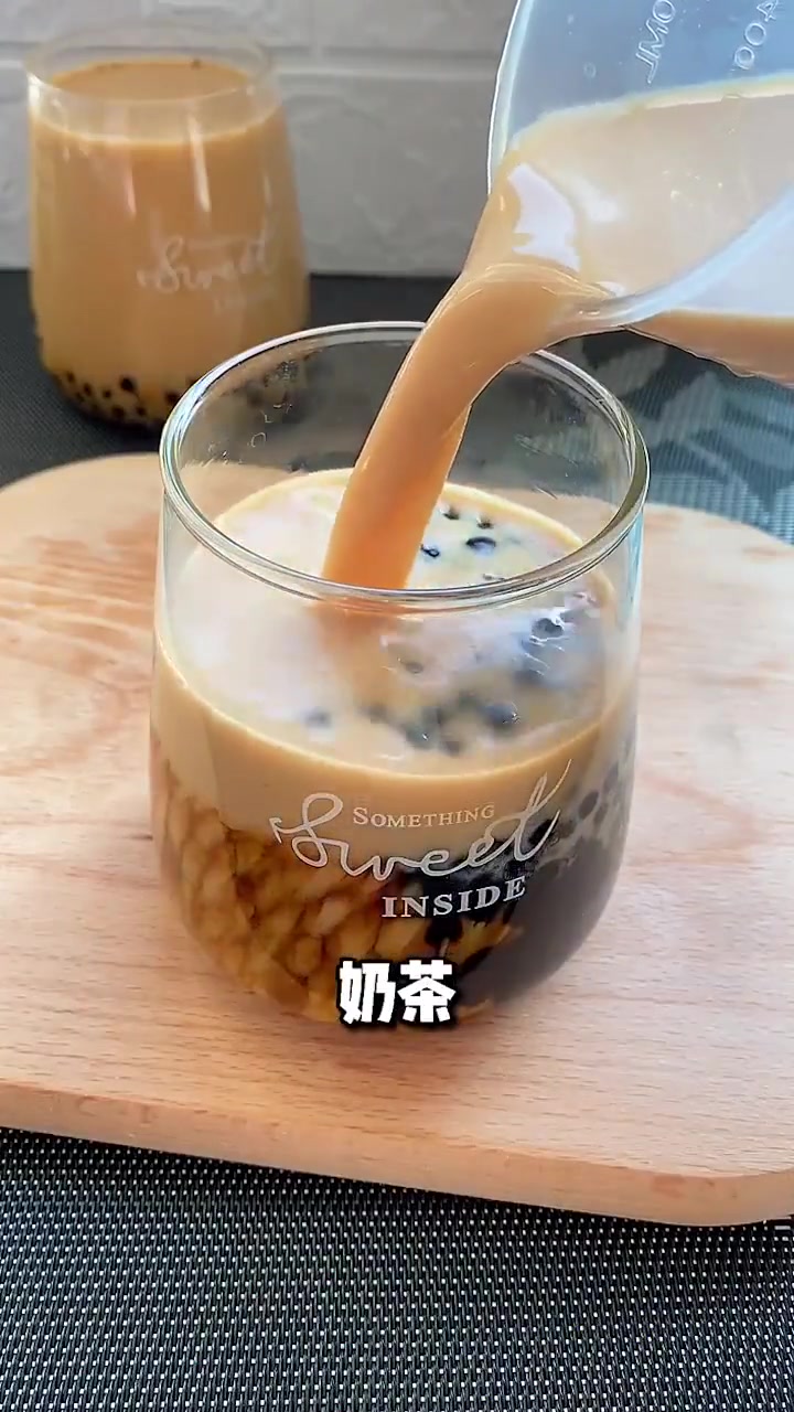夏天很多小姐姐爱喝珍珠奶茶，在家就能做