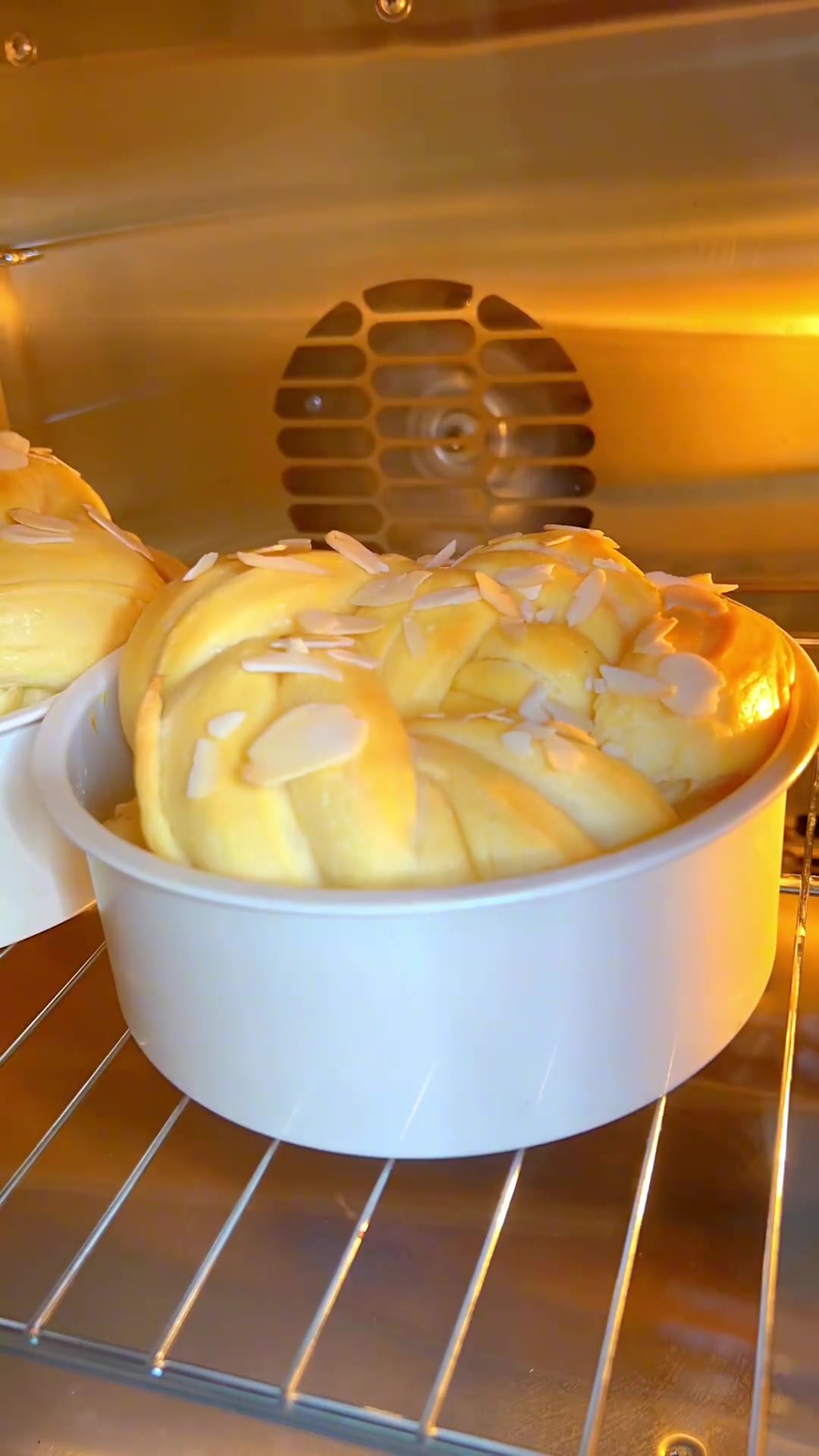 家庭版柔软细腻黄油手撕面包，撕着吃超解压