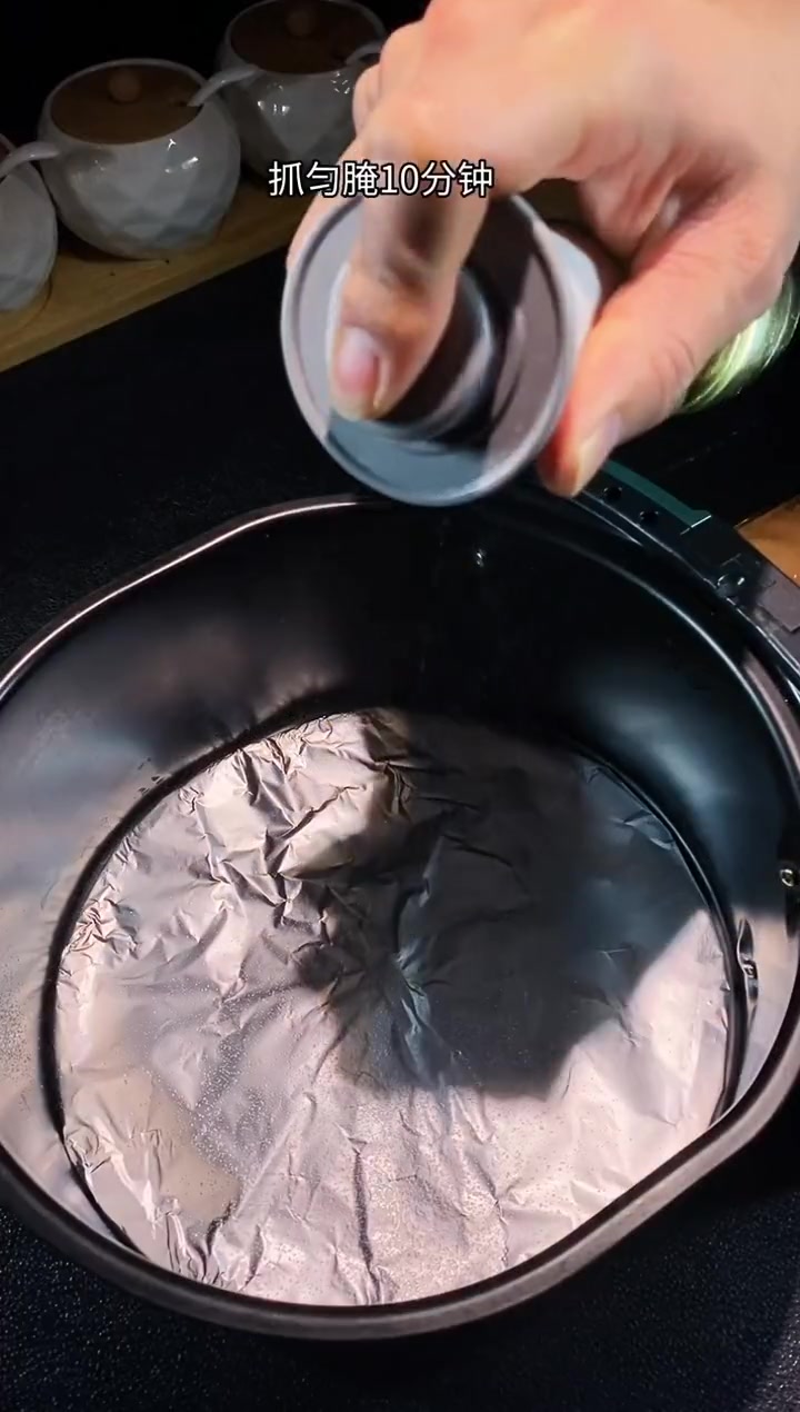 用空气炸锅烤小黄鱼，有几个重点，在视频中，好吃到停不下来的节奏啊