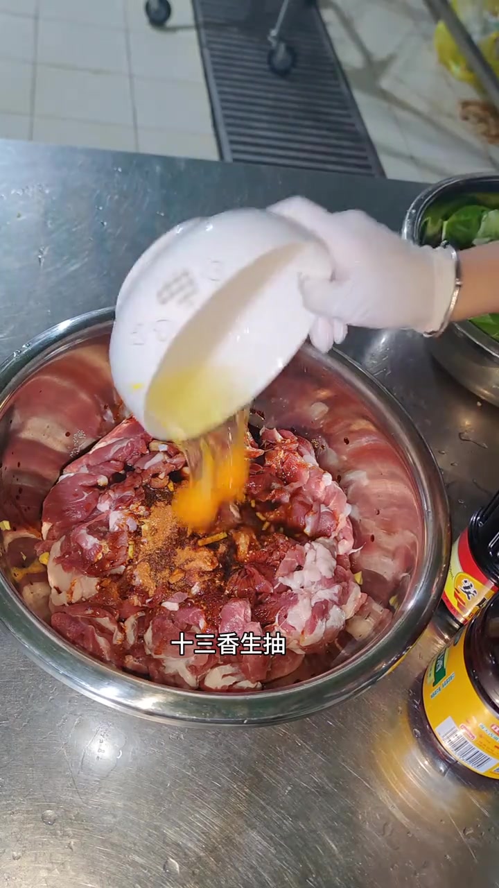 辣椒炒小酥肉，下饭又好吃今日午餐，小白菜