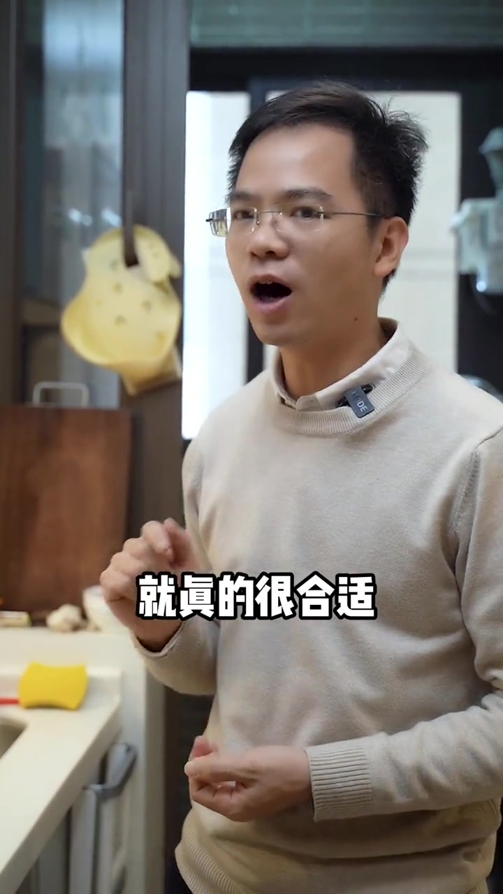 一家人都适合的百合莲子芡实汤，非常适合春季煲哦，清甜营养高