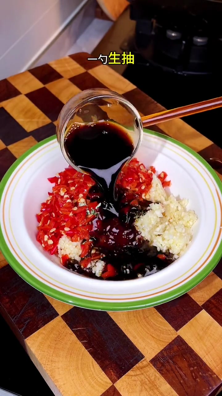 挑战100道蒸菜第一天，想吃蒜蓉茄子再也不用去烧烤店了，自己在家做才有性价比