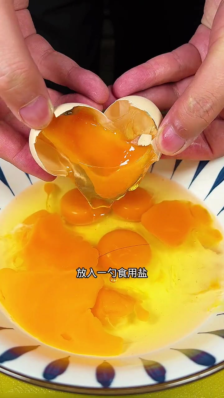 菠菜还有这种神仙吃法。十秒钟就能学费，真是太好吃了