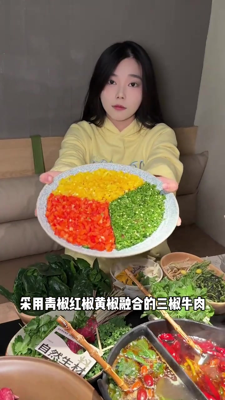 这么会挖野菜的火锅店，难怪这么火爆