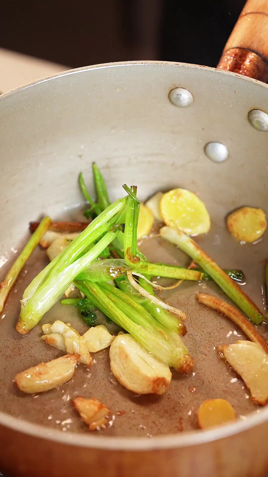 腊味煲仔饭好吃有诀窍，详细做法步骤来啦