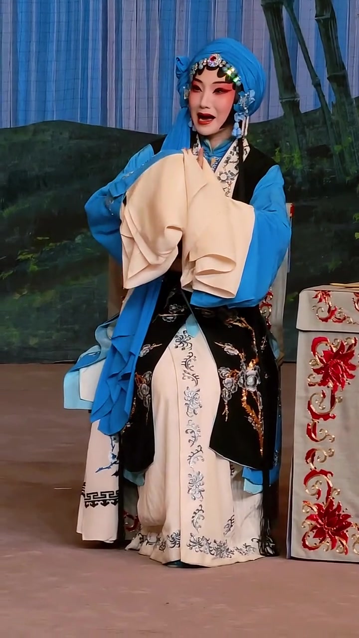 国家京剧院程派青衣吕耀瑶演绎《锁麟囊》,一霎时把前情俱已昧尽 戏韵悠长,一眼万年!