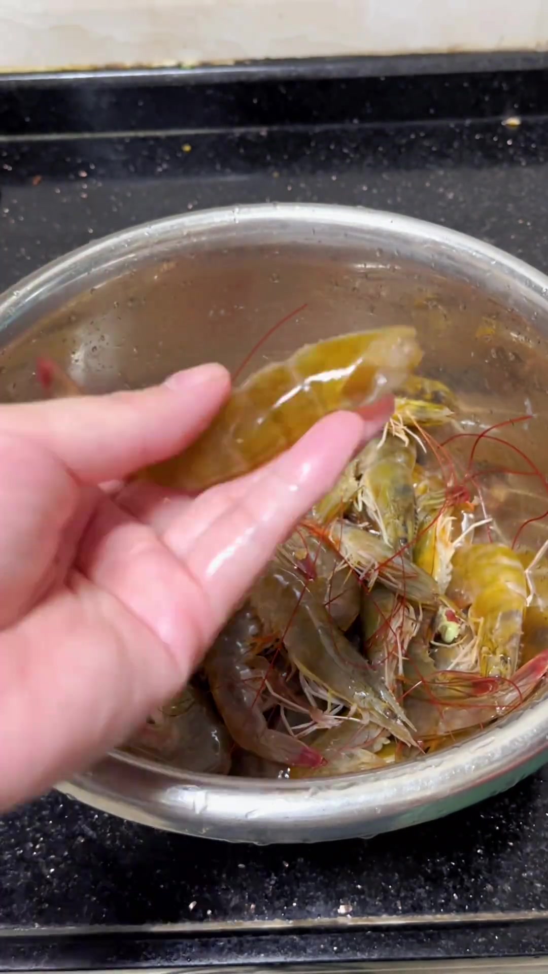 湛江家常菜，今天又吃白切鸡啦，再放点火筒菜下鸡汤，做白切的好处就是有肉有菜又有汤喝，还能煮