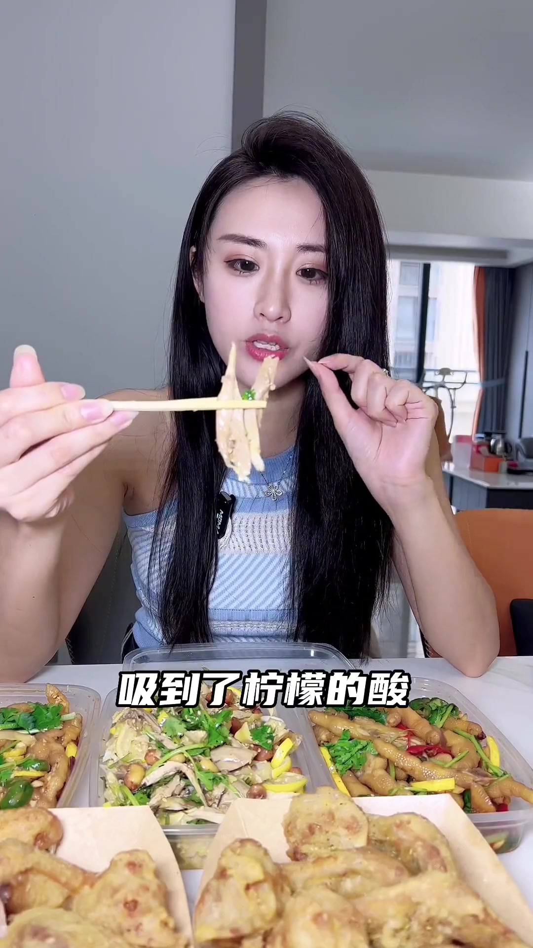 离百年老店只差40年。他家的炸鸡翅太香了吧～夏天吃柠檬鸡爪简直太爽了！