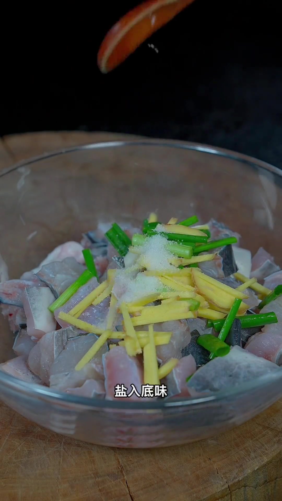 大蒜烧鲶鱼做法，滑嫩入味超好吃！