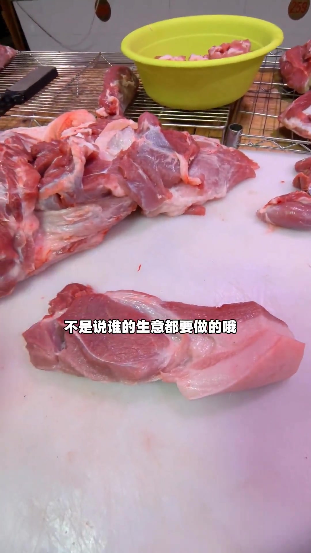 看似便宜实则更贵,一刀切猪肉与精修猪肉对比
