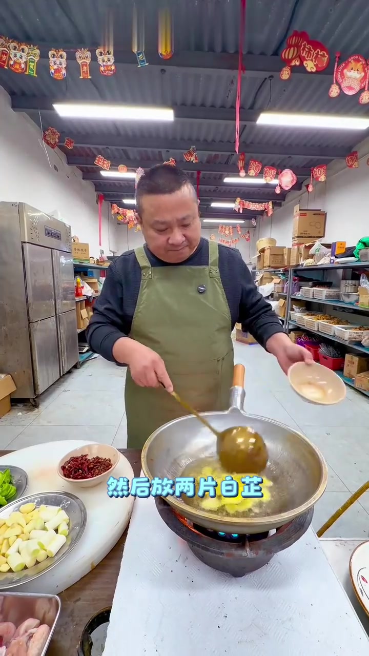 做菜实际上没有太多的讲究，结合我们平常老百姓的生活习惯，和当地的口味，把家常饭菜做好，那就