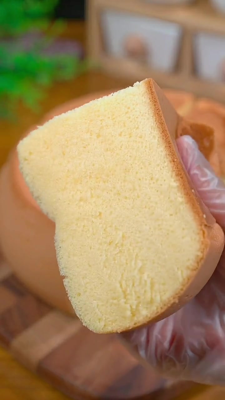 有电饭煲就能做蛋糕，做法超简单，快给娃安排！