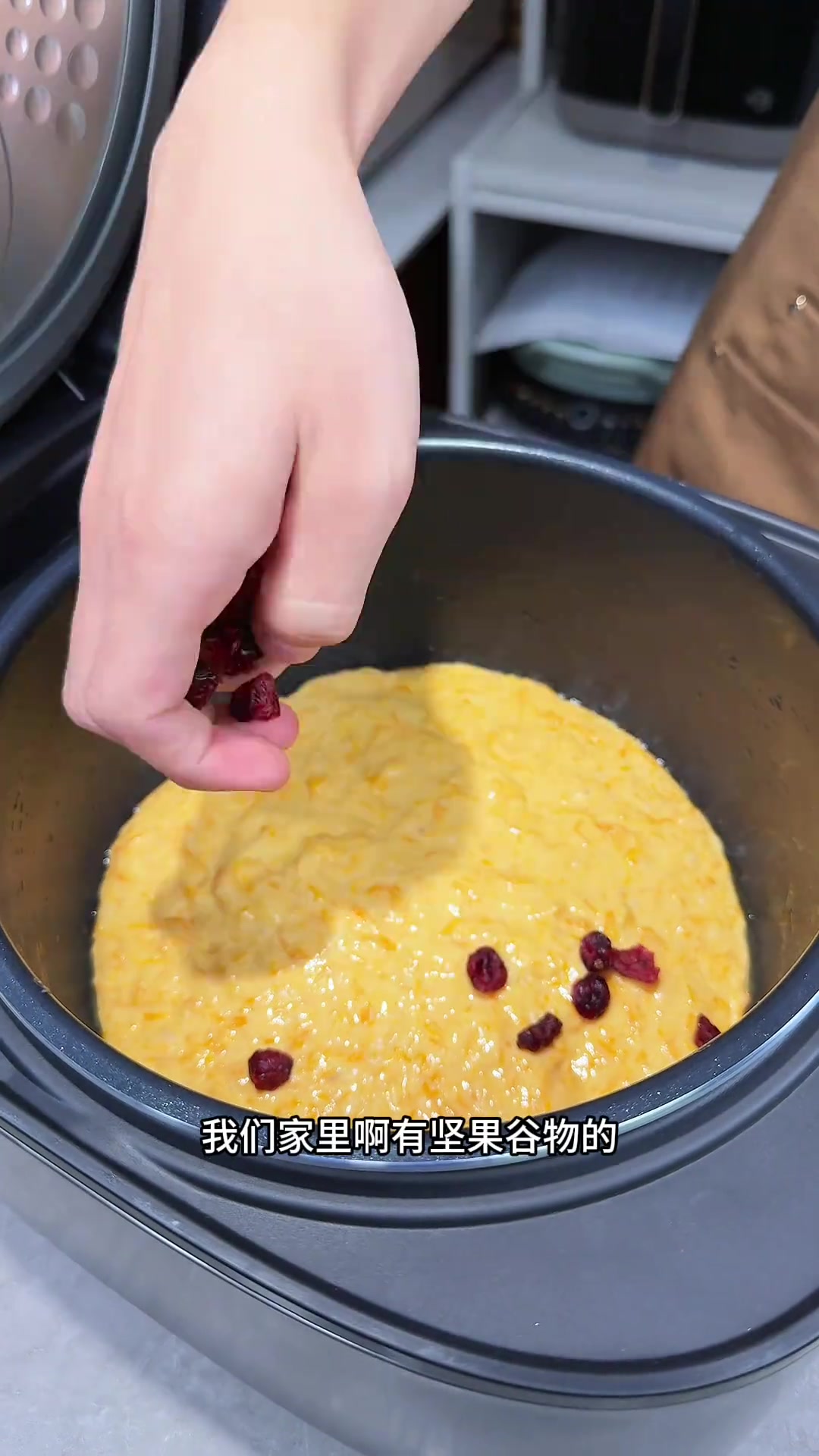 用电饭锅就能做蓬松暄软的南瓜蛋糕