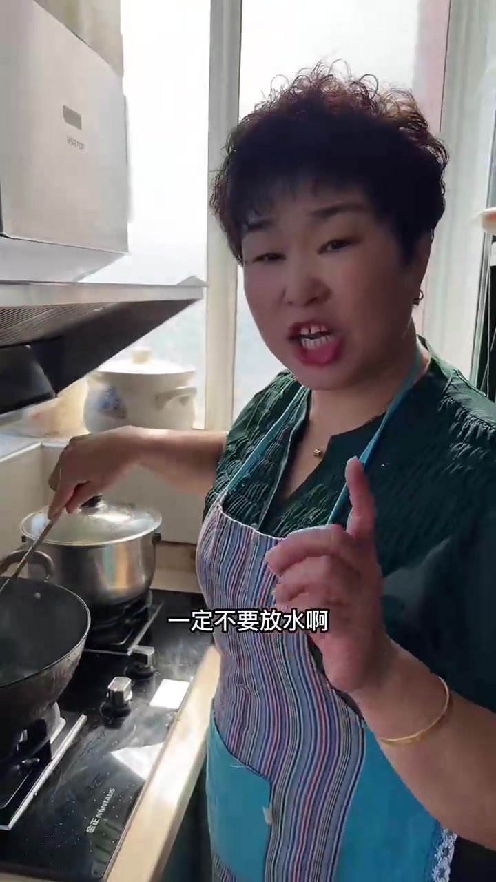 红薯干，红薯叶，小时候的味道，家常菜，大家都吃过没？