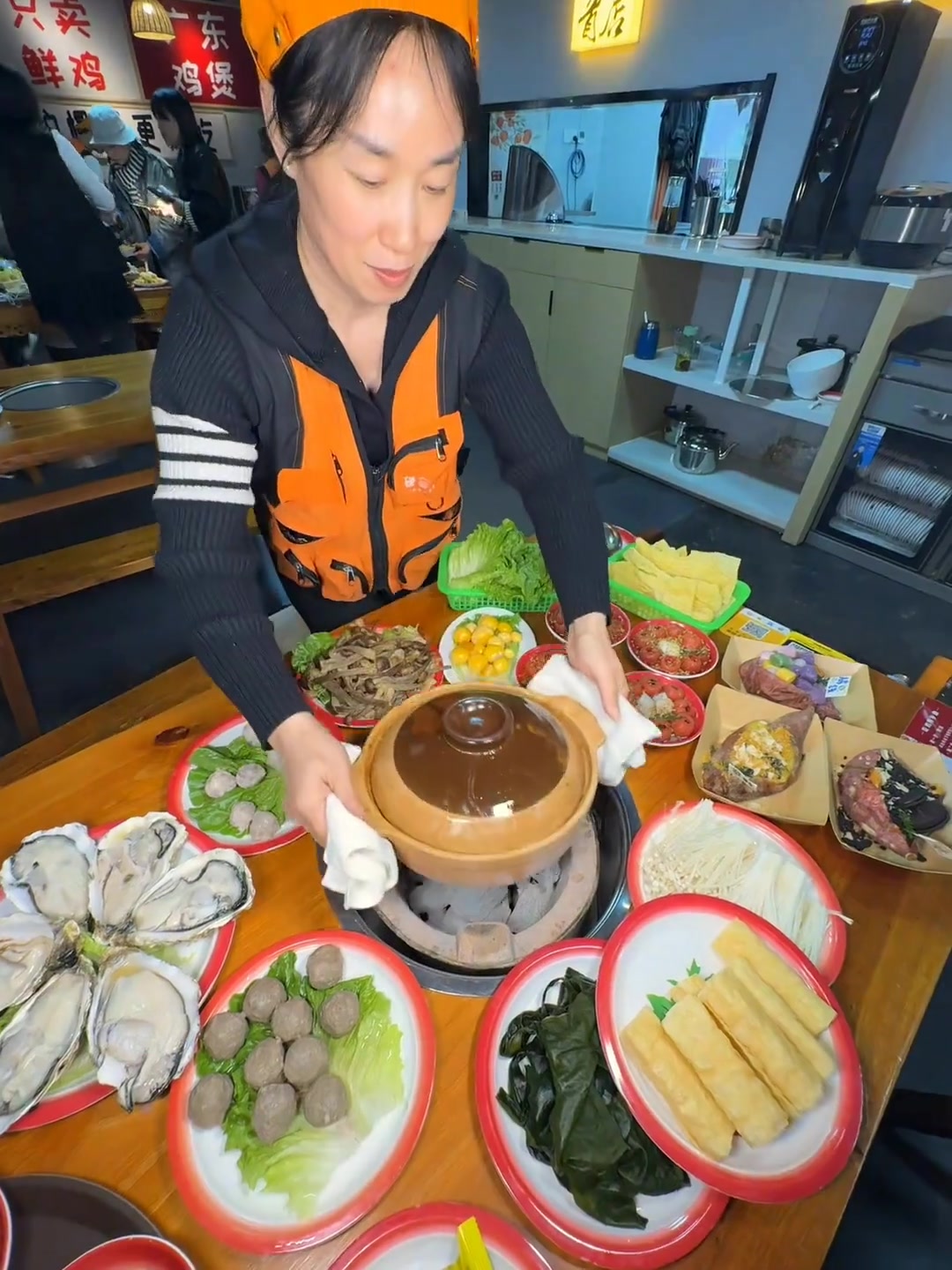 秋冬季拒绝不了炭炉现炖牛羊肉煲，围炉吃肉超棒