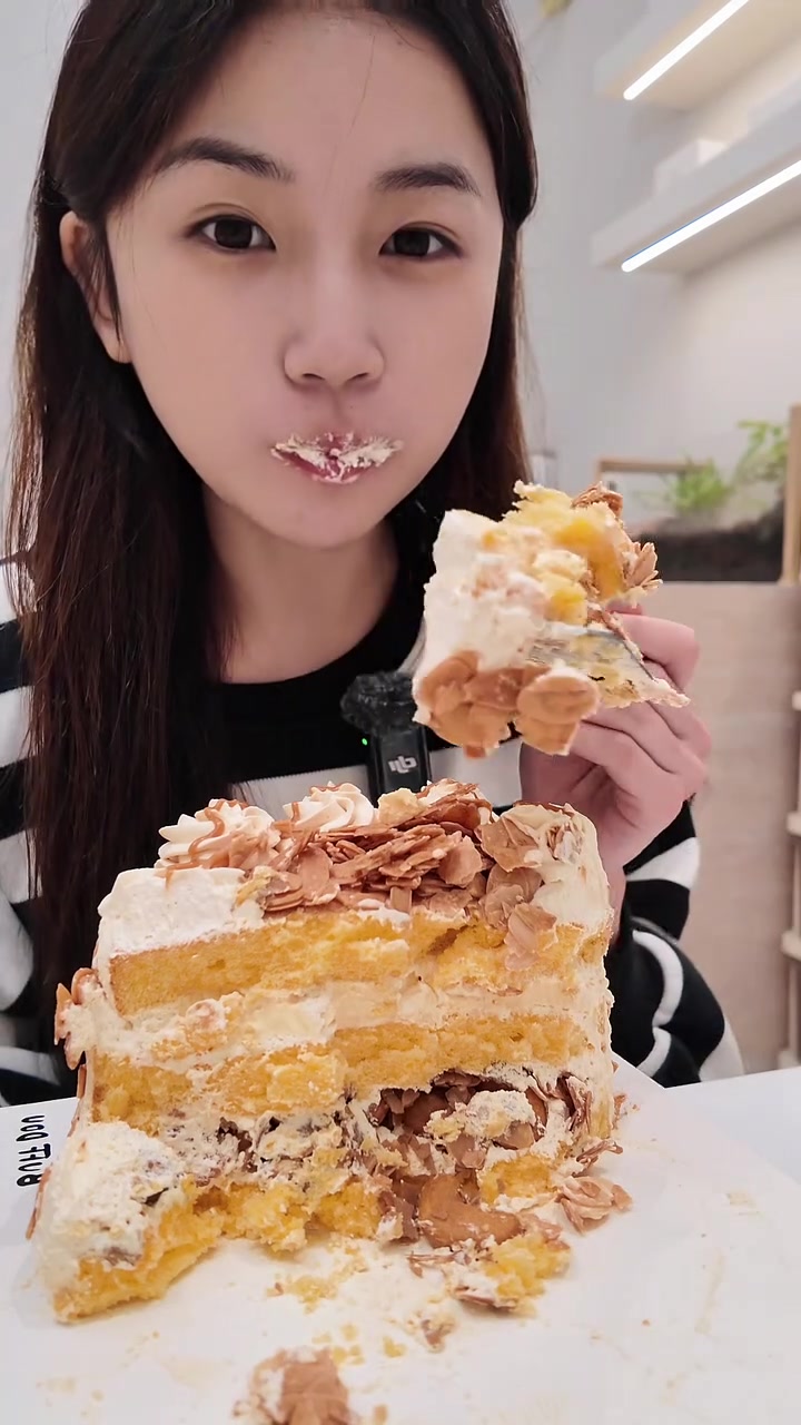 最近爆火的焦糖杏仁咸奶油蛋糕